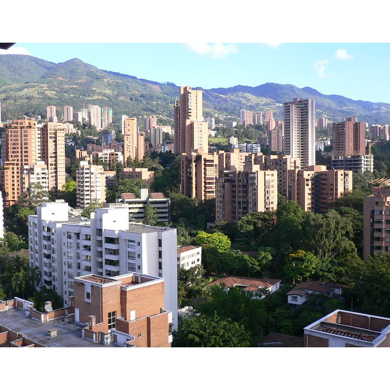 Imagen donde se aprecia una foto de Medellín